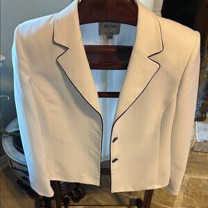 Le Suit Elegant Ivory Blazer with Black Accents